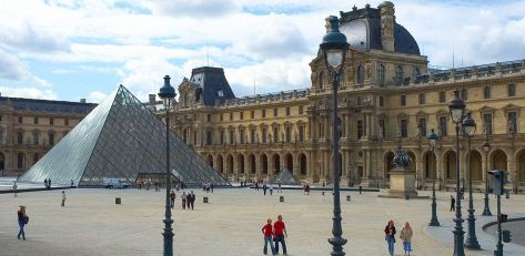 Pyramide du Louvre