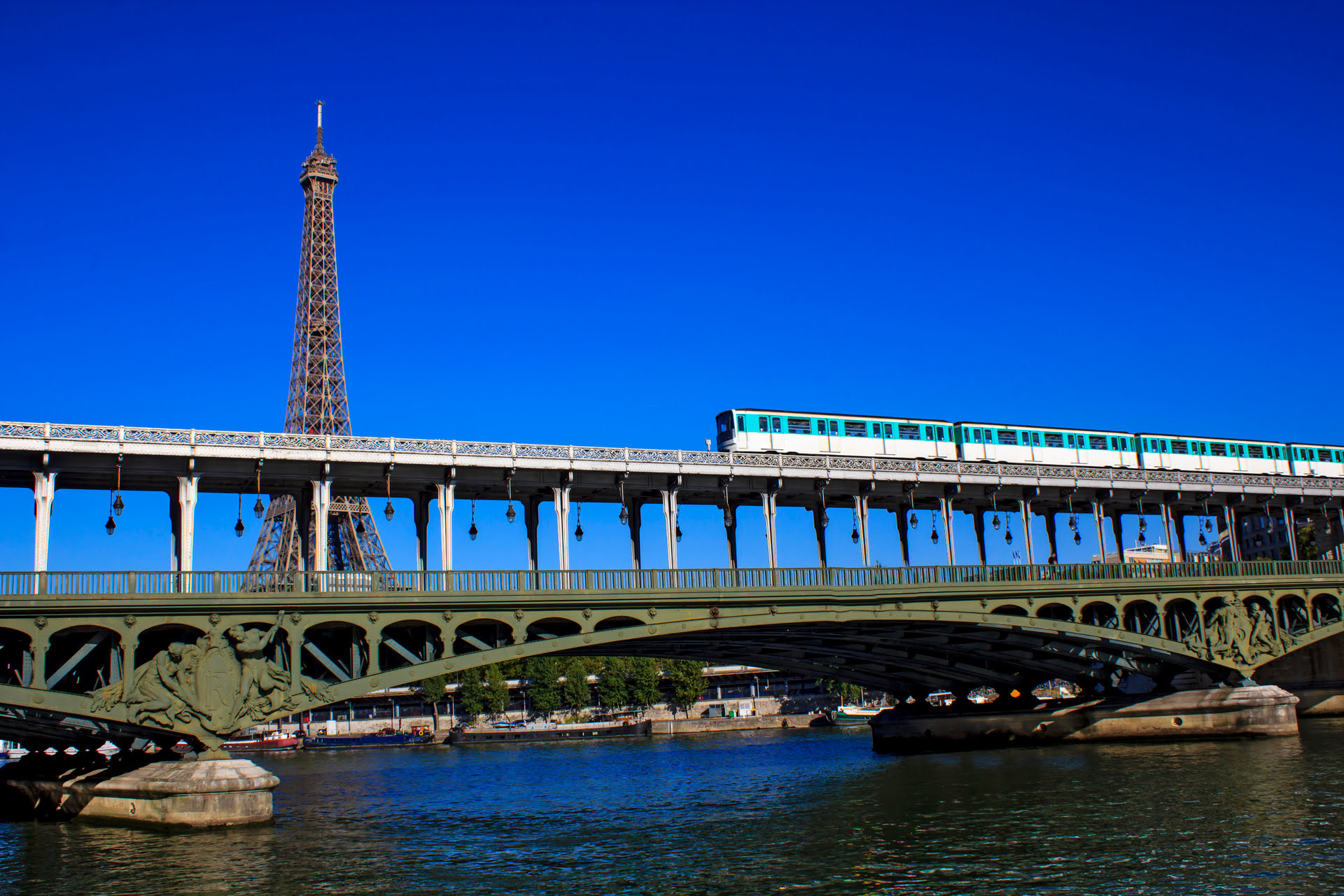 Actualités | metro paris métro traversant la Seine à Paris